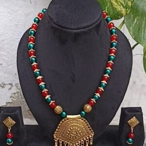 Red green beads and golden beads and golden pandnet necklace set