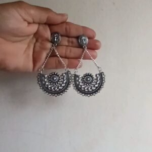 Oxcidsed silver earring
