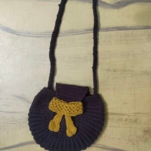 Shell sling bag