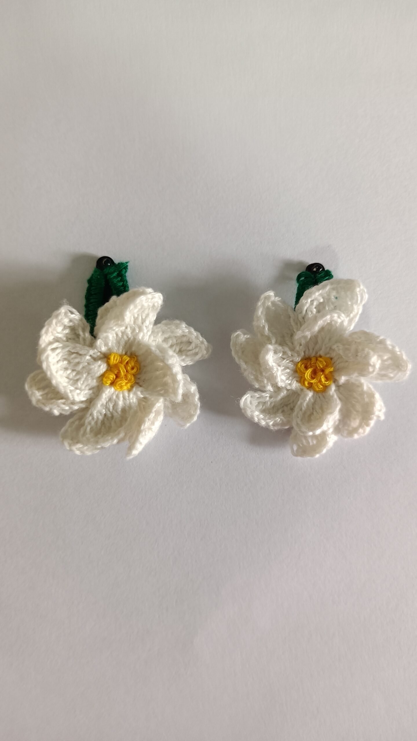 Daisy flower hair clip